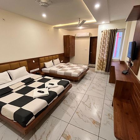Hotel Prakasham Ujjain Buitenkant foto